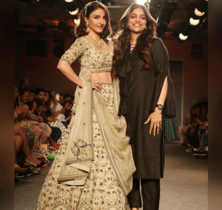 LFW : अंतिम दिन रॉयल लुक में बेहद खूबसूरत नजर आईं सोहा अली खान