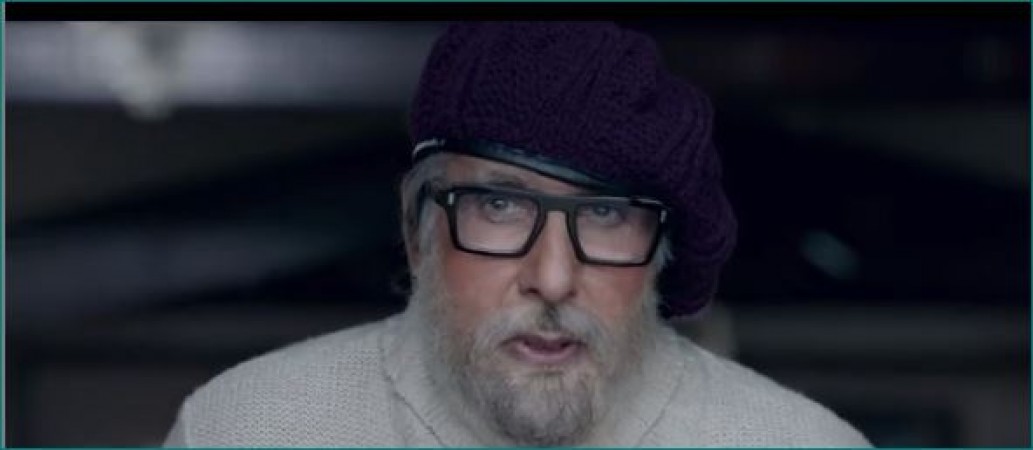 Amitabh Bachchan cleaning toilet to floor, reveals his own compulsion