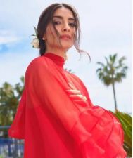 These Days Sonam Kapoor will Just wear Red, Know What's The Reason!