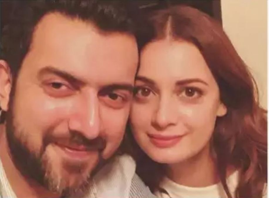 After separation, Dia Mirza was seen with her ex-husband; see viral photos!