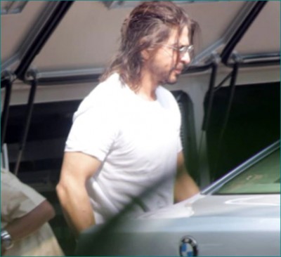 Shahrukh's first look from Pathan leaks, See pics in long hair and french beard