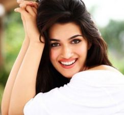 Kriti Sanon was seen in a stylish look at the airport, fans also liked