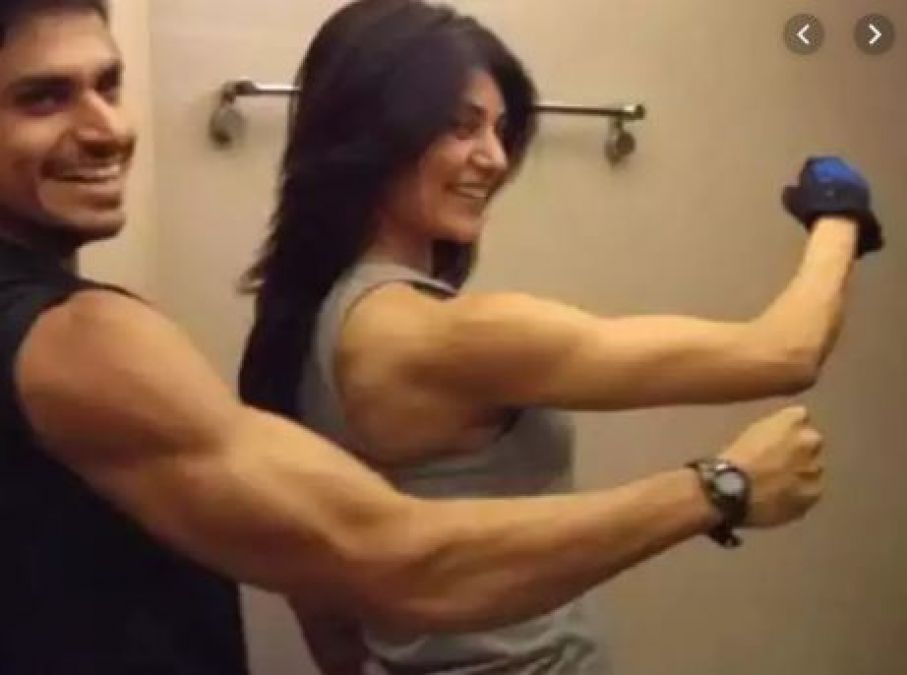 This Bollywood actress flaunts her toned muscles, see pictures here