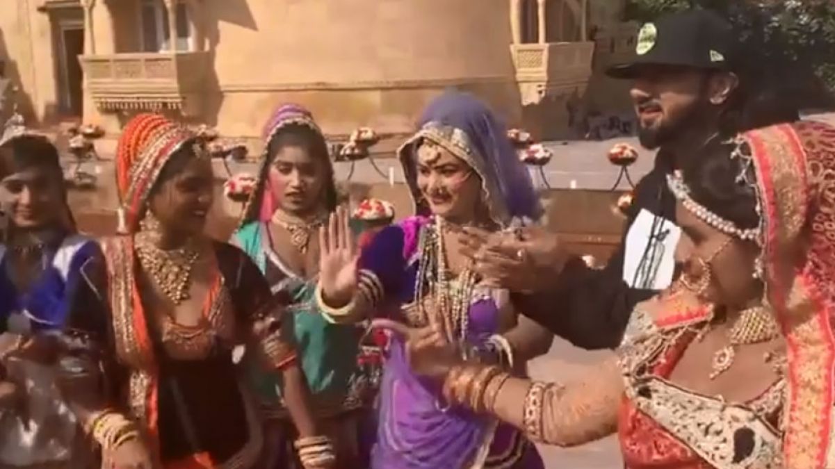 यो यो ने राजस्थानी कलाकारों के साथ किया डांस, वीडियो हो रहा वायरल