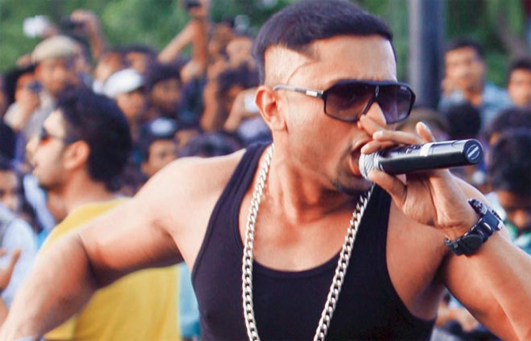 Yo-Yo Honey Singh dances with Rajasthani artists, Video goes viral