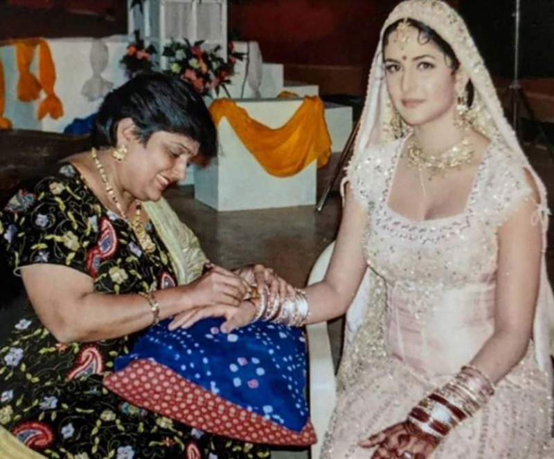 'Veena Nagda' puts Mehndi in Katrina Kaif's hands, popularly known as 'Mehndi Queen' in Bollywood