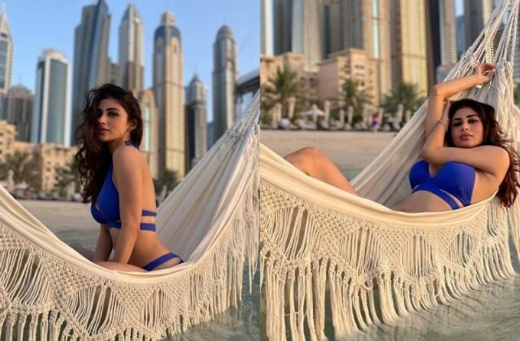 Wearing a blue bikini, Mouni Roy gave a killer pose in the beach, seeing the photo