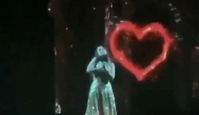 Video : आखिर ईशा अम्बानी ने सबके सामने किया अपने प्यार का इज़हार