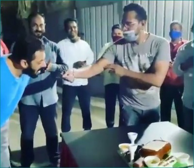 Salman Khan celebrates his bodyguard's birthday, Video goes viral
