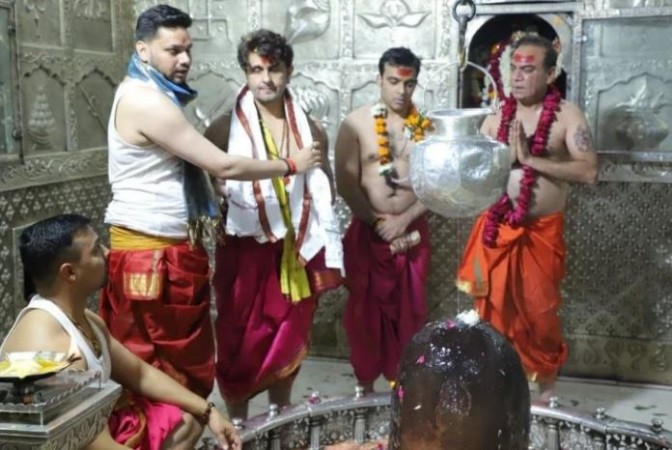 Sonu Nigam visits Baba Mahakal in Ujjain, expresses his desire