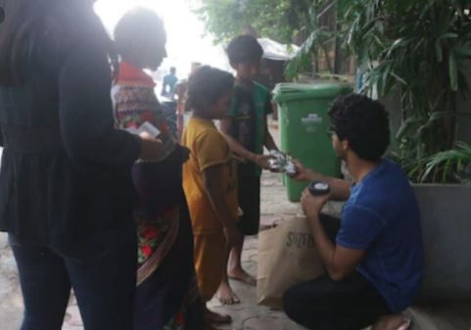 Janhvi's hero seen distributing food to the poor, fans praised