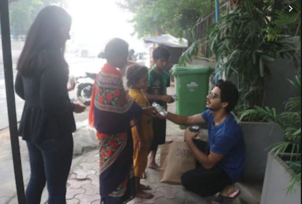 Janhvi's hero seen distributing food to the poor, fans praised