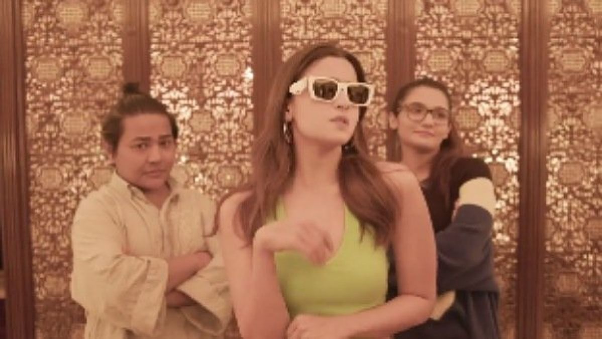 Bollywood stars recreate stunning scenes of 'Kabhi Khushi Kabhie Gham'