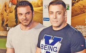 Sohail Khan's son spotted without mask despite having corona in the house