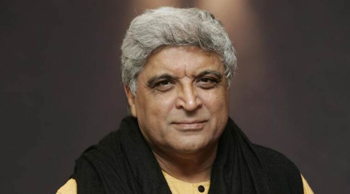 Javed Akhtar gets trolled for his Tweet Over Jamia Protest