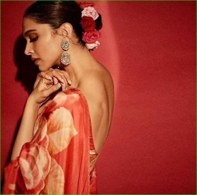 Deepika Padukone looked very attractive in red saree, check out pictures here