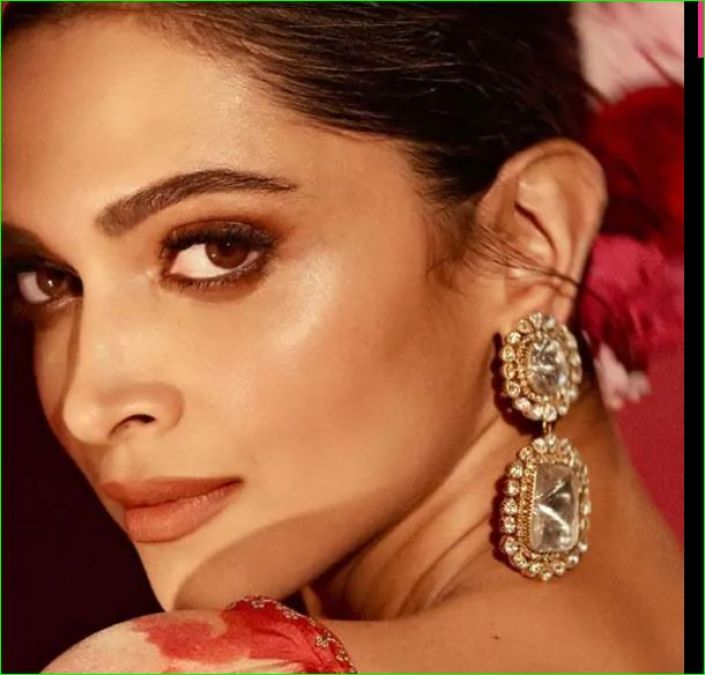 Deepika Padukone looked very attractive in red saree, check out pictures here