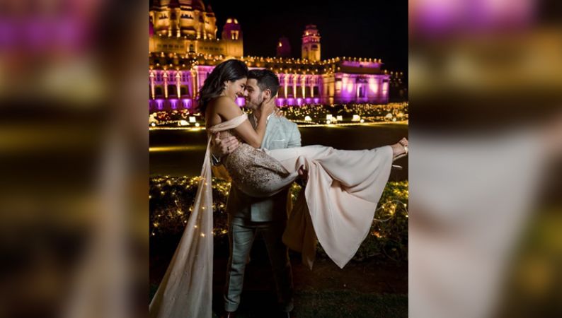 शादी के 15 दिन बाद प्रियंका ने शेयर की इतनी रोमांटिक फोटो