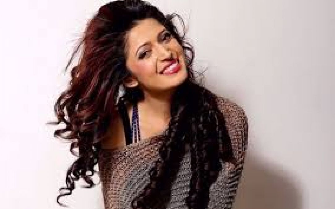 TV actress Charlie Chauhan shared her hot look, See here
