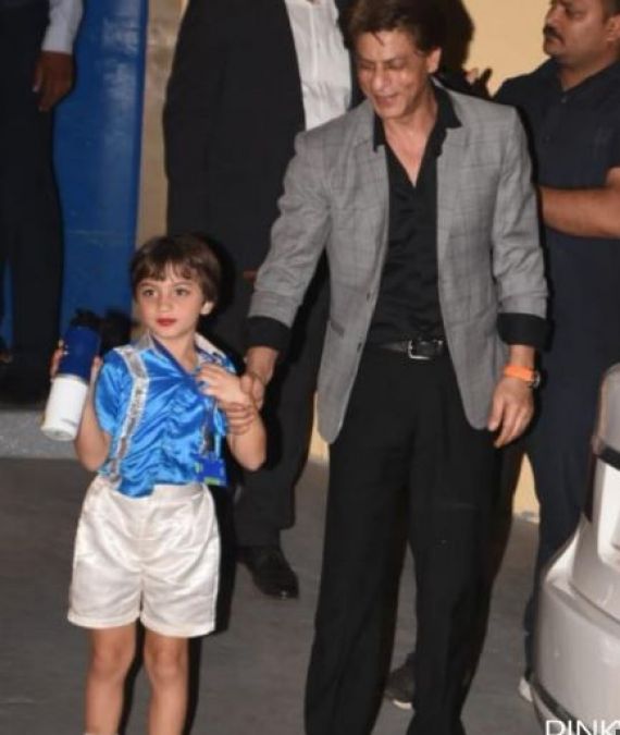 Son Abram arrived at Annual Day function with father Shahrukh, see super cute photos here