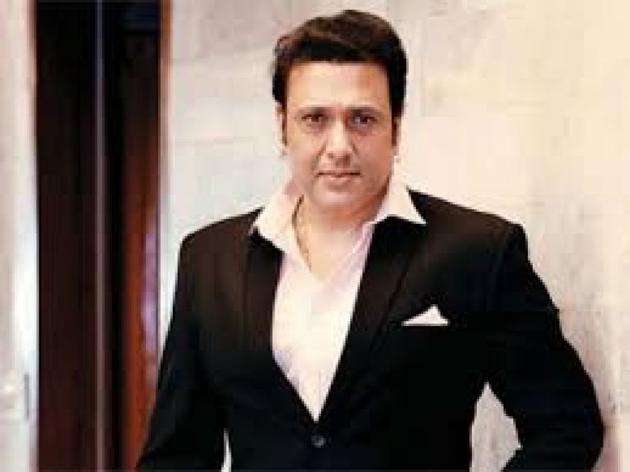 On Indian Idol 13, Govinda dances with his wife Sunita and kisses her