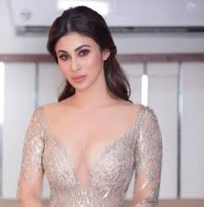 Mouni Roy's bold look surfaced, photo going viral