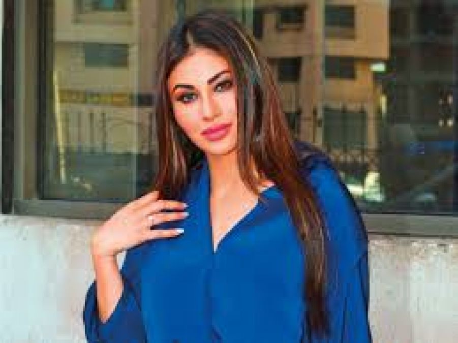 Mouni Roy's bold look surfaced, photo going viral