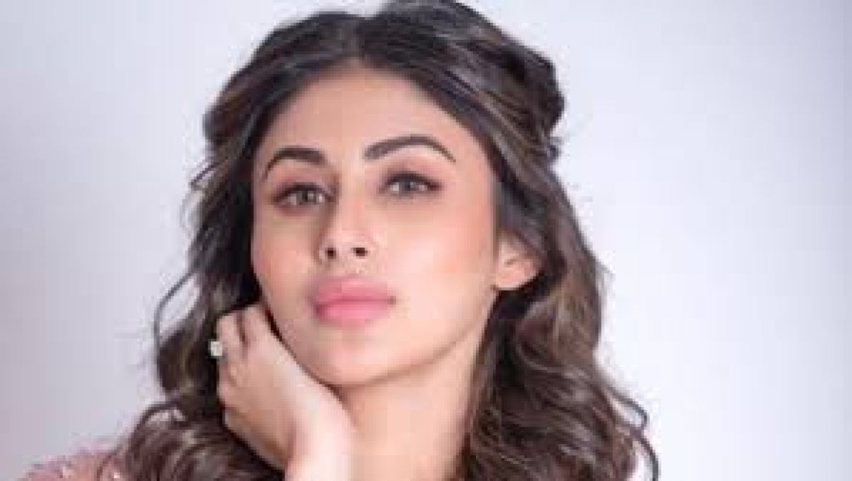 Mouni Roy's bold look surfaced, photo going viral