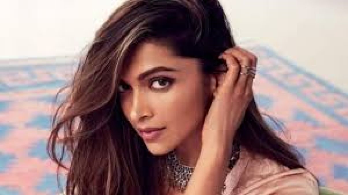 Deepika Padukone Left Intrigued With Fans Phone, Asks, 'Can I Use It Please?', watch video here