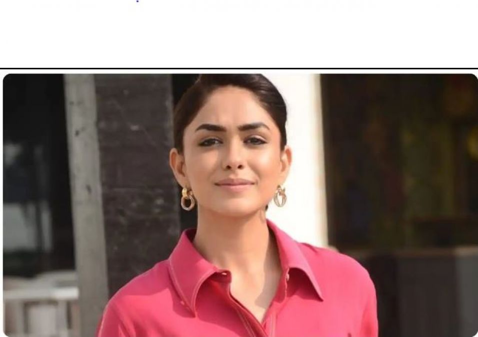 Oops: Mrunal's shirt flew while promoting Jersey, users said...