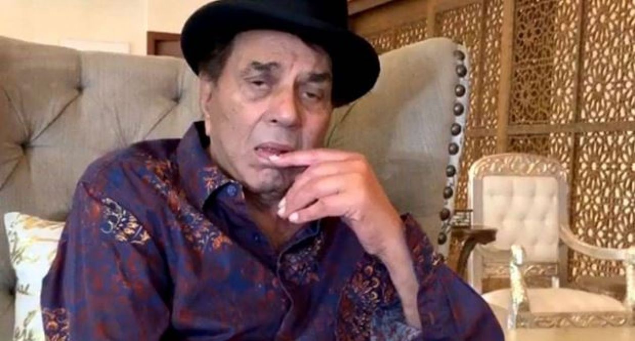 Dharmendra apologises to fans emotionally, find out what's the reason