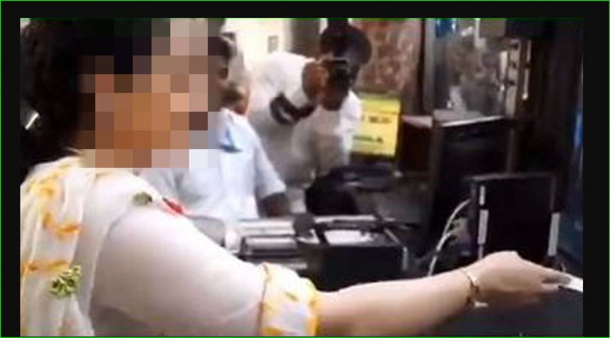 This actress forced to sell tickets at the railway station, video going viral