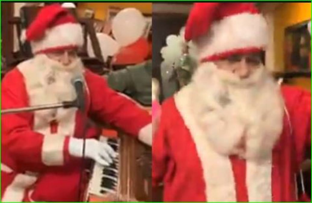 Anoop Jalota sings jingle bell by becoming Santa