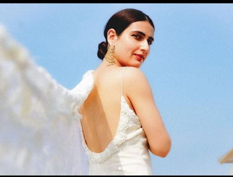 Fatima Sana Shaikh trolled for new picture, Users asked questions related to Aamir