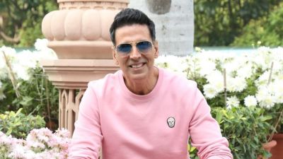 Actor Akshay Kumar will soon break record of his father-in-law Rajesh Khanna, earned more than 1500 crores in 4 years