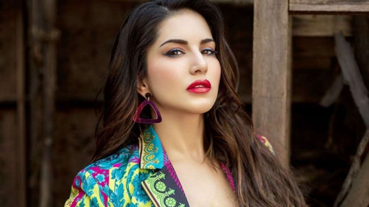 Comments flooded on Twitter against Sunny Leone