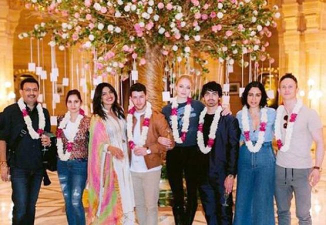 प्रियंका-निक की शादी की नई तस्वीरें आई सामने, बेहद खूबसूरत नजर आया कपल