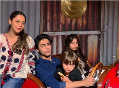गौरी खान ने तीनों बच्चों के साथ शेयर की ये खूबसूरत तस्वीर, गायब थे शाहरुख़