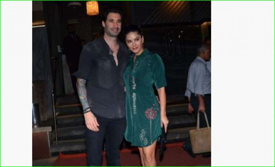 Sunny Leone spotted in a short dress outside restaurant, See pics