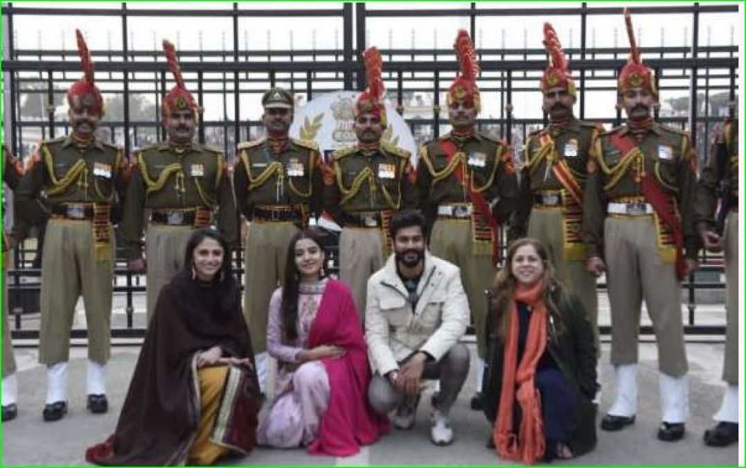 Stars reach Amritsar's Wagah border and Golden Temple before release of 'Bhangra Pa Le'