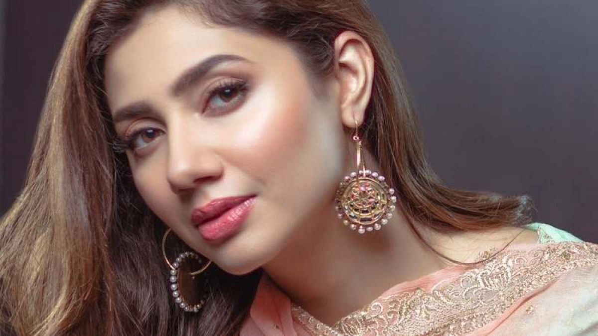 Mahira Khan Ka Sex Video - Mahira Khan breaks internet with her hot and sexy avatar, photos ...