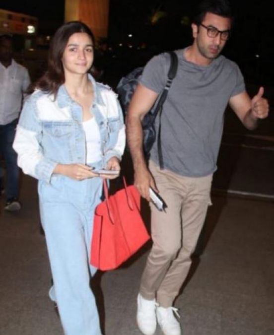This couple of Bollywood leaves for new year celebration, see photos
