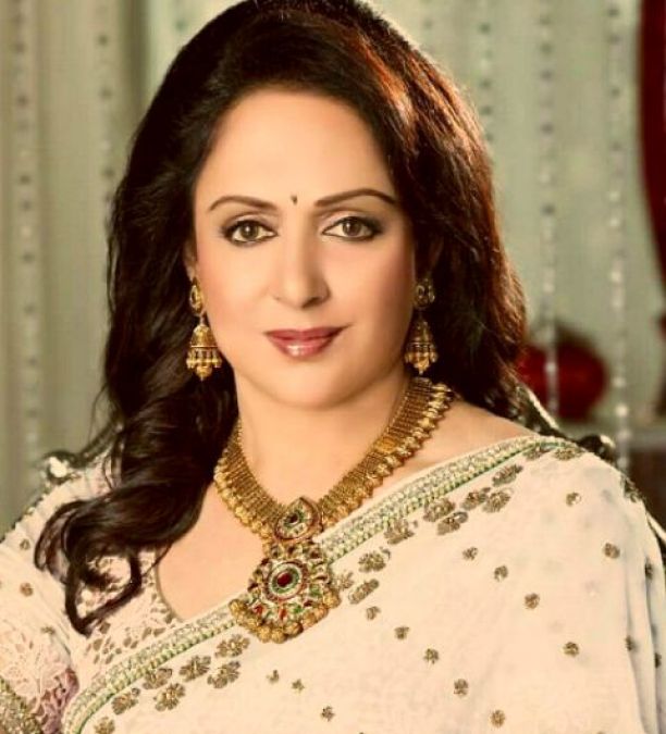 Seeing Hema Malini's performance at Kashi Film Festival, fans jumped with joy