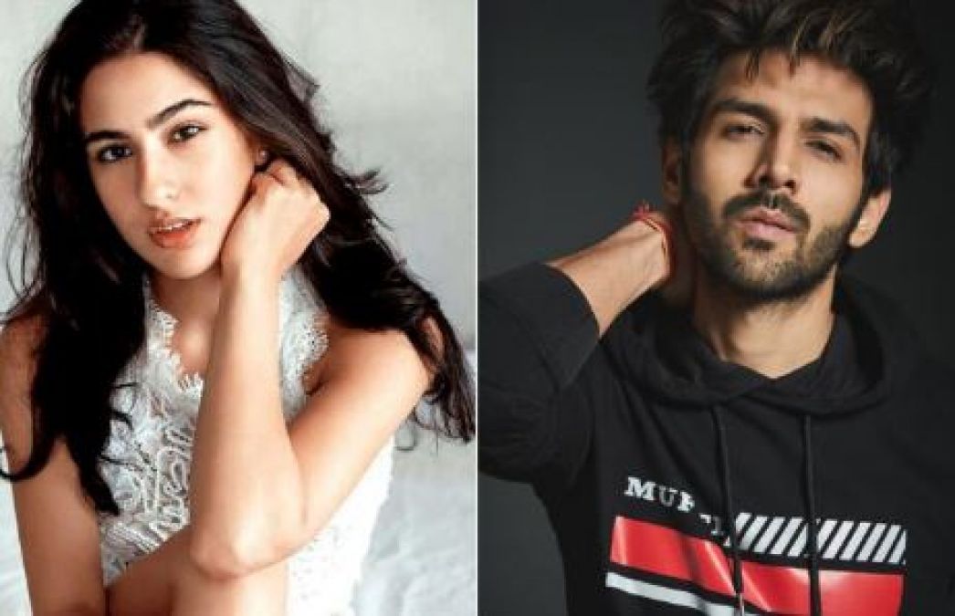 Sara shares her picture with her mother and Kartik Aaryan