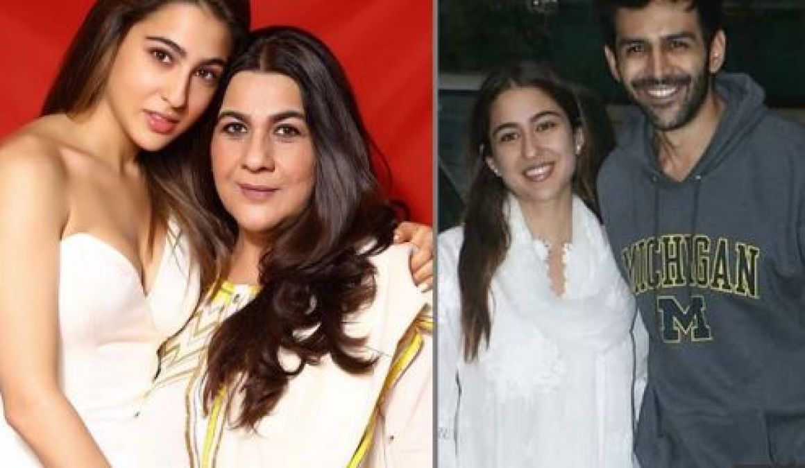 Sara shares her picture with her mother and Kartik Aaryan