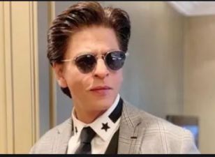 Shahrukh's fans are waiting for King Khan's film, said - 'Announce film on January 1, or else...'