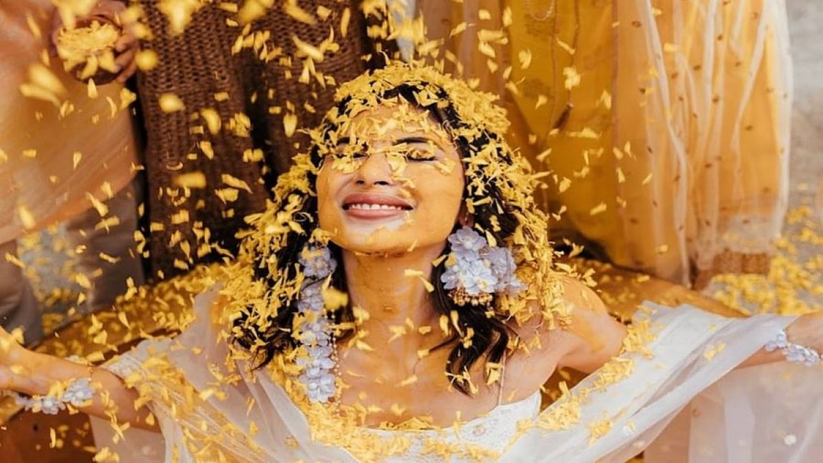 Moni Roy's Haldi ceremony picture surfaced, friends showered flowers on actress