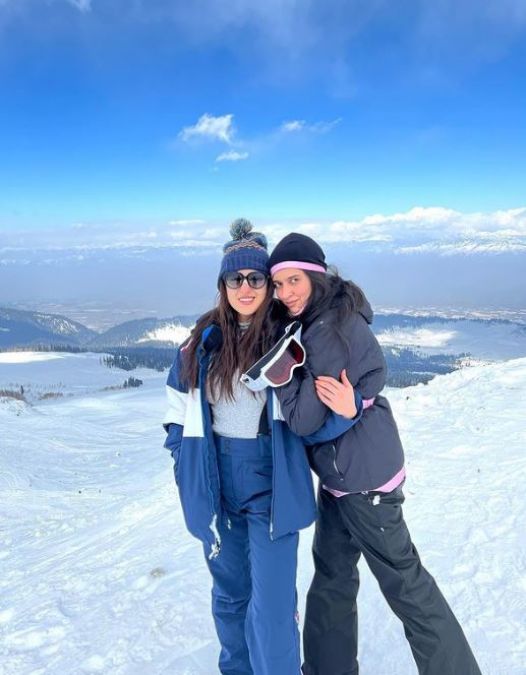 Sara Ali Khan enjoys vacation in Kashmir's litigants with brother