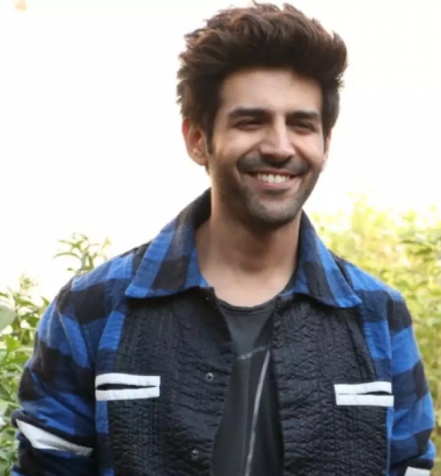 Fans did this to meet Kartik Aaryan, actor hugged