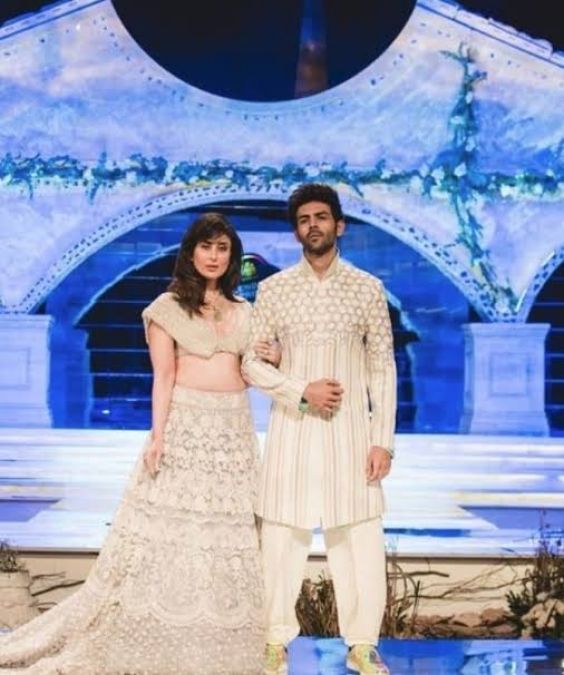 Kareena poses with Kartik on ramp walk, Bebo looks gorgeous in white gown